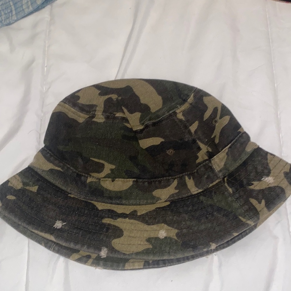 Bucket hat